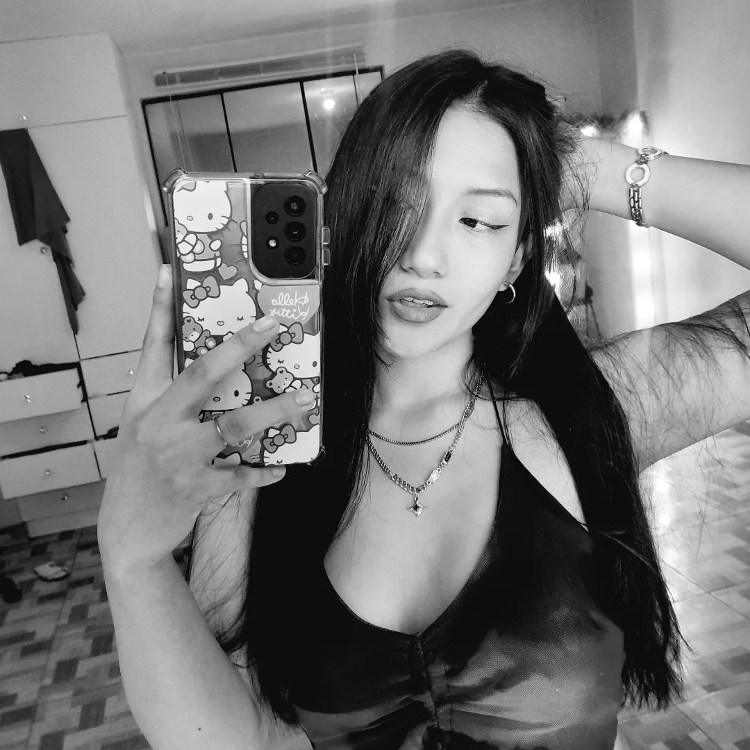 Jennifer in a black-and-white mirror selfie